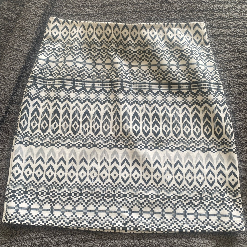 American Eagle Outfitters Black and White Geometric Pencil Skirt